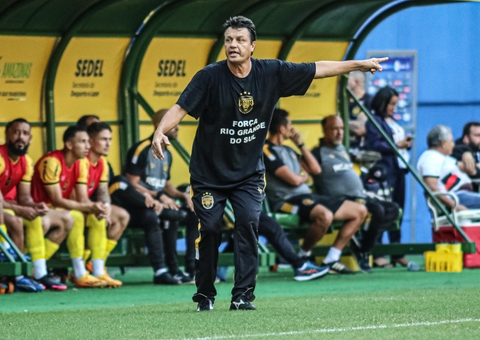Após eliminação da Copa do Brasil contra o Flamengo em casa, Amazonas demite técnico