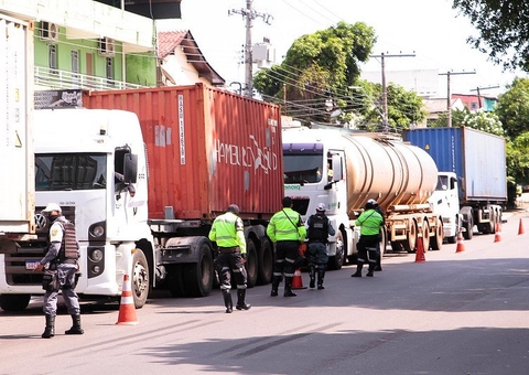 Veículos pesados serão fiscalizados nesta terça na avenida Rodrigo Otário em Manaus