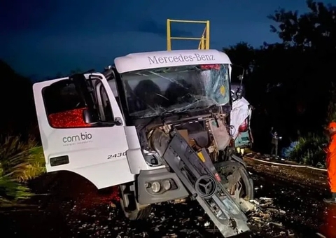Caminhão tomba em acidente e mata homem esmagado na BR-174