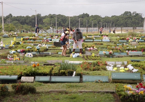 Cemitérios de Manaus tem horário especial no Dia dos Pais; confira