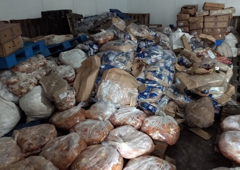 Mais de 21 toneladas de carne vencida são apreendidas de estabelecimento em Manaus