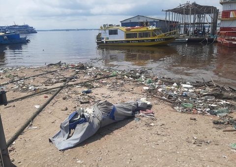 Sem cabeça, corpo de homem é encontrado boiando no Rio Negro em Manaus