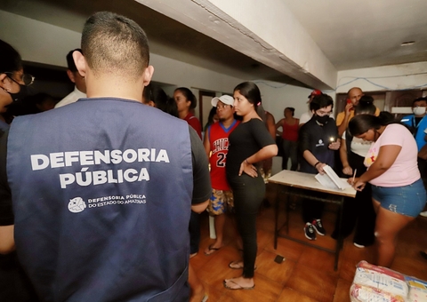 Venezuelanos desocupam prédio no Centro de Manaus após acordo com Defensoria