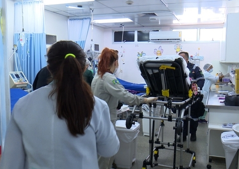 Irmãos resgatados em mata após 27 dias na floresta apresentam melhora em Manaus