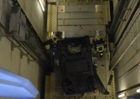 Motorista despenca de 10 metros ao confundir elevador com vaga de estacionamento