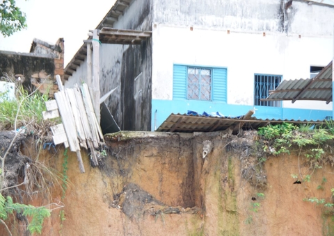 Defesa Civil alerta sobre risco do fenômeno terras caídas após vazante dos rios no Amazonas