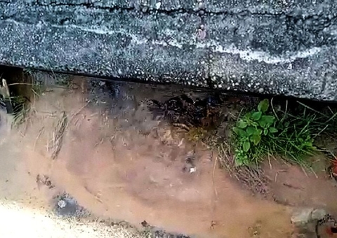 Morador denuncia vazamento de água por três dias em rua de Manaus; vídeo