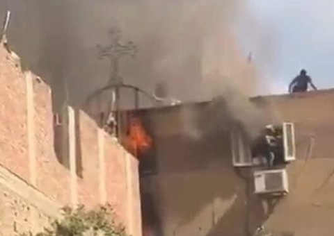 Vídeo: Incêndio em igreja mata 41 pessoas; 18 são crianças