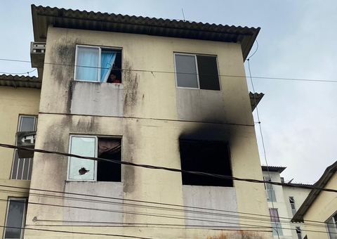 Incêndio destrói apartamento em conjunto, na Zona Norte de Manaus