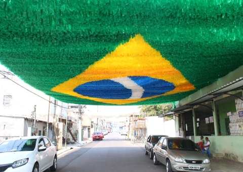 Rua de Manaus começa a ser decorada para Copa do Mundo 2022; veja fotos