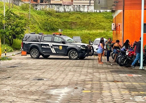 Homem morre em tiroteio e entregador fica baleado em rua de Manaus