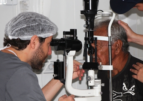 Projeto leva cirurgias oftalmológicas e doações de óculos a moradores de três municípios do Amazonas