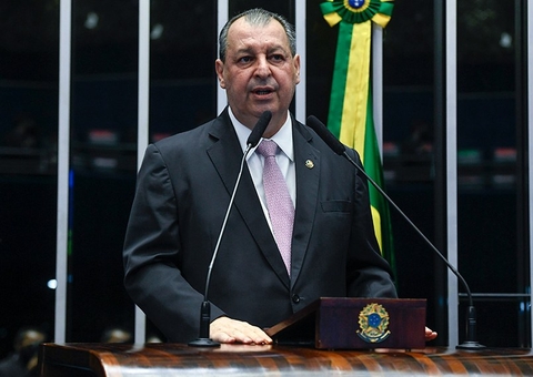 Omar Aziz lamenta que 700 mil famílias vivam em extrema pobreza no Brasil