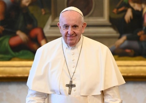 Papa passa por cirurgia no intestino de três horas