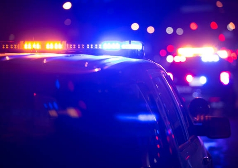 Bebê de 1 ano é baleado duas vezes por irmão de 6 e sobrevive por um milagre