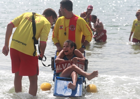 PL prevê acessibilidade na Ponta Negra para permitir banhistas cadeirantes