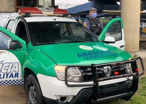 Suspeito de estuprar mulher é amarrado com fio elétrico em rua de Manaus