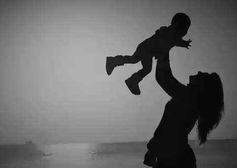 Deputado propõe prioridade para mães solo em programas sociais do Amazonas