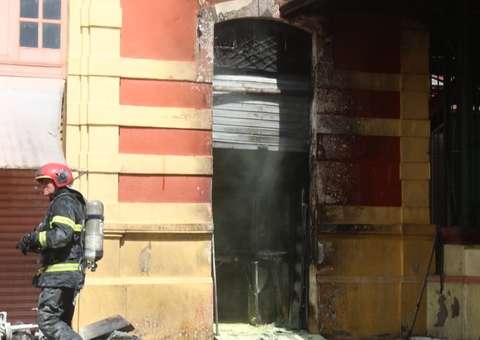 Homem ateou fogo em loteria no Mercado Adolpho Lisboa com pessoas dentro