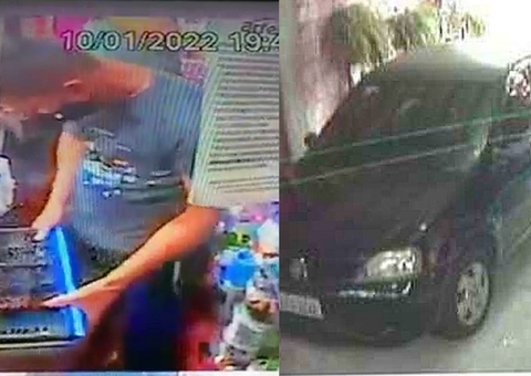 Carro é roubado e criminosos usam veículo para cometer arrastões em Manaus