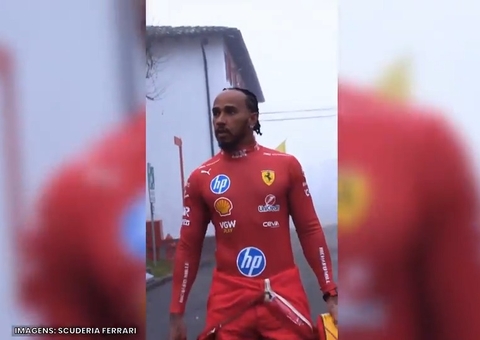 Lewis Hamilton dirige carro da Ferrari pela primeira vez