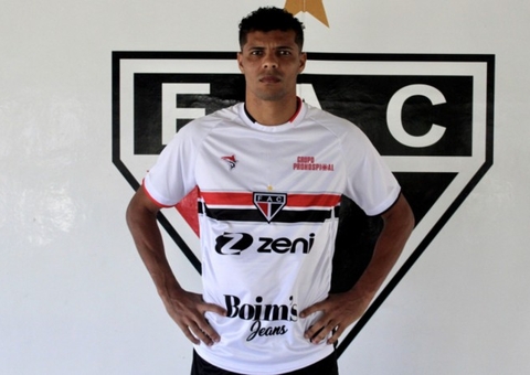 Jogador é preso em campo minutos antes de partida começar 