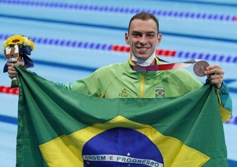  Fernando Scheffer ganha primeira medalha do Brasil na natação