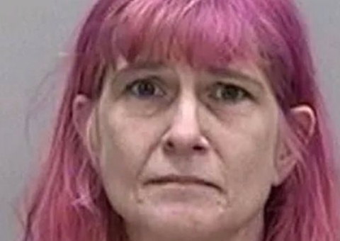 Mulher é presa após esconder o corpo de sua mãe no quintal da casa