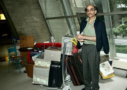 Morre refugiado iraniano que morou 18 anos no aeroporto de Paris