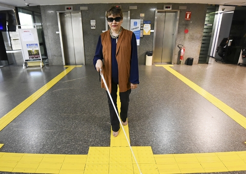 PL prevê criação de piso tátil para pessoas com deficiência visual em Manaus
