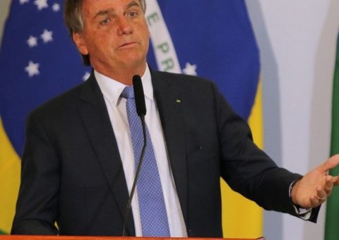 Bolsonaro se atrapalha ao tentar defender Daniel Silveira: 'temos um chefe do Executivo que mente'