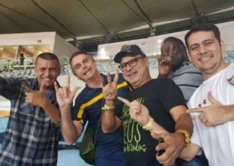 Queiroz fala em abandono ao postar foto com Bolsonaro 