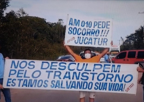 Taxistas voltam a bloquear AM-010 em protesto por melhorias, no Amazonas; vídeo