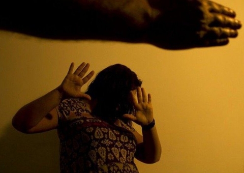 Mulher liga para PM e pede pizza para despistar marido que a agredia