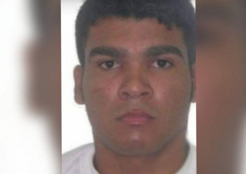 Com medo do serial killer Lázaro, grávida dorme em carro próximo a policias