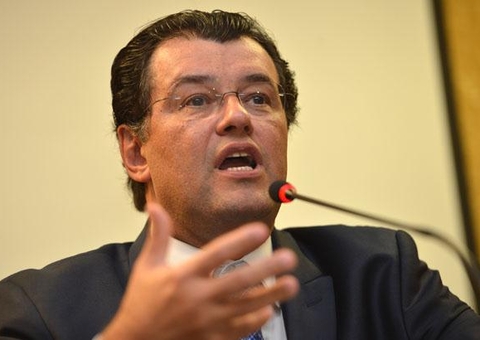 Wilson Lima ganha direito de resposta na TV contra Eduardo Braga