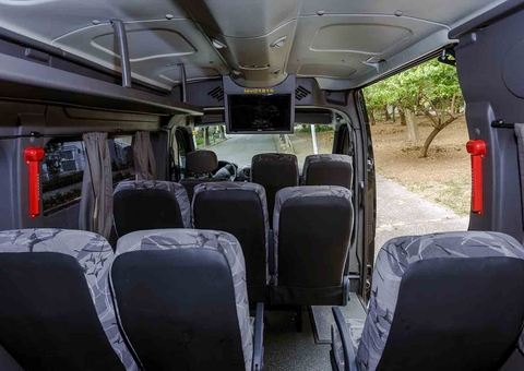 Transporte escolar que esqueceu criança na van indenizará mãe em R$ 10 mil