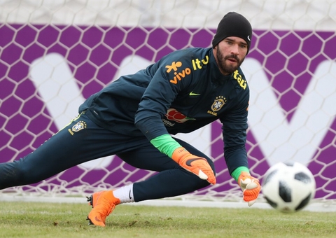 Alisson e Firmino testam positivo para covid horas antes de jogo do Liverpool