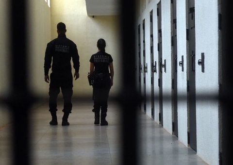 Detento que ofereceu dinheiro a vigilante em troca de celulares é condenado