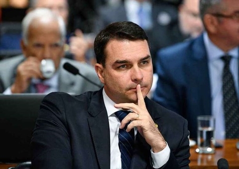 Defesa de Flávio pede que investigações de 'rachadinhas' sejam arquivadas