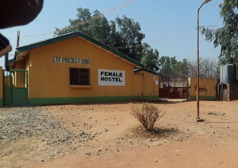 Dezenas de estudantes são raptados em faculdade no noroeste da Nigéria
