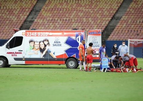 Atletas do Princesa se chocam de cabeça durante partida em Manaus