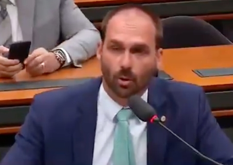 Eduardo Bolsonaro apoia destituição em El Salvador e PSOL pede investigação