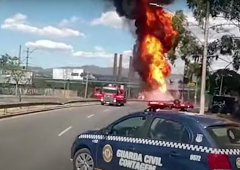 Carreta com 25 mil litros de combustível explode perto de shopping