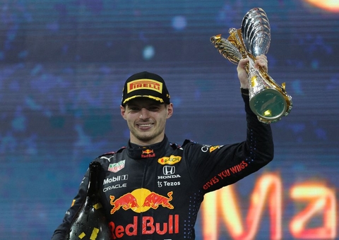 Verstappen conquista título da F1 com ultrapassagem na última volta
