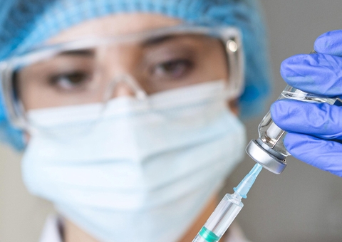 Cientistas testam necessidade de terceira dose de vacina contra Covid