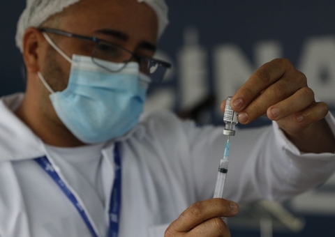 Brasil tem menor média móvel de mortes por Covid-19 desde janeiro