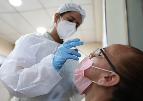 Média de casos de covid sobe no Amazonas e pode estar relacionada a nova variante