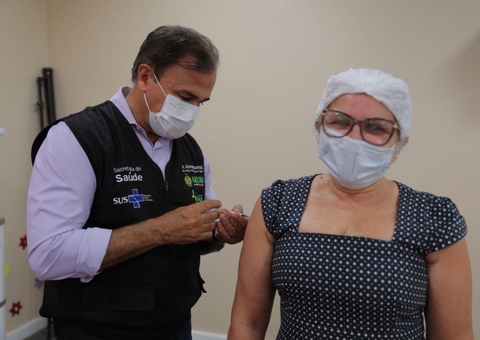 Hospitais terão sala de vacinação contra covid para profissionais da saúde em Manaus