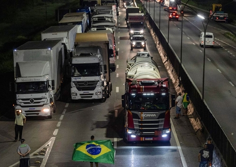Protestos de caminhoneiros atrapalham trânsito em 20 estados